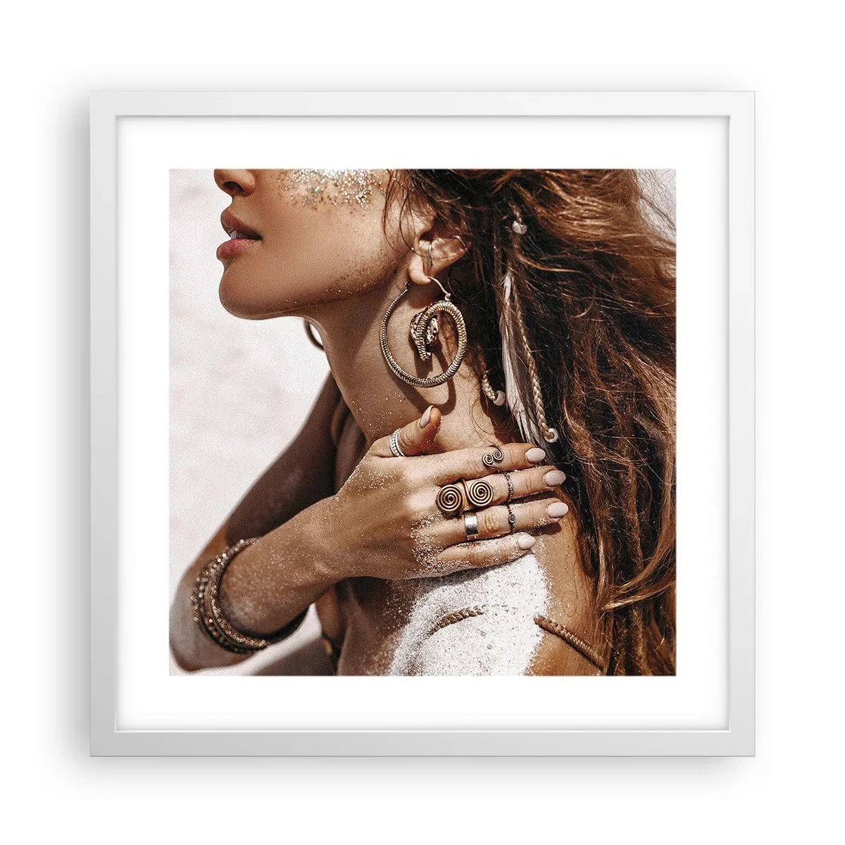 Plagát v bielom ráme - Kráľovná divokej pláže - 40x40 cm