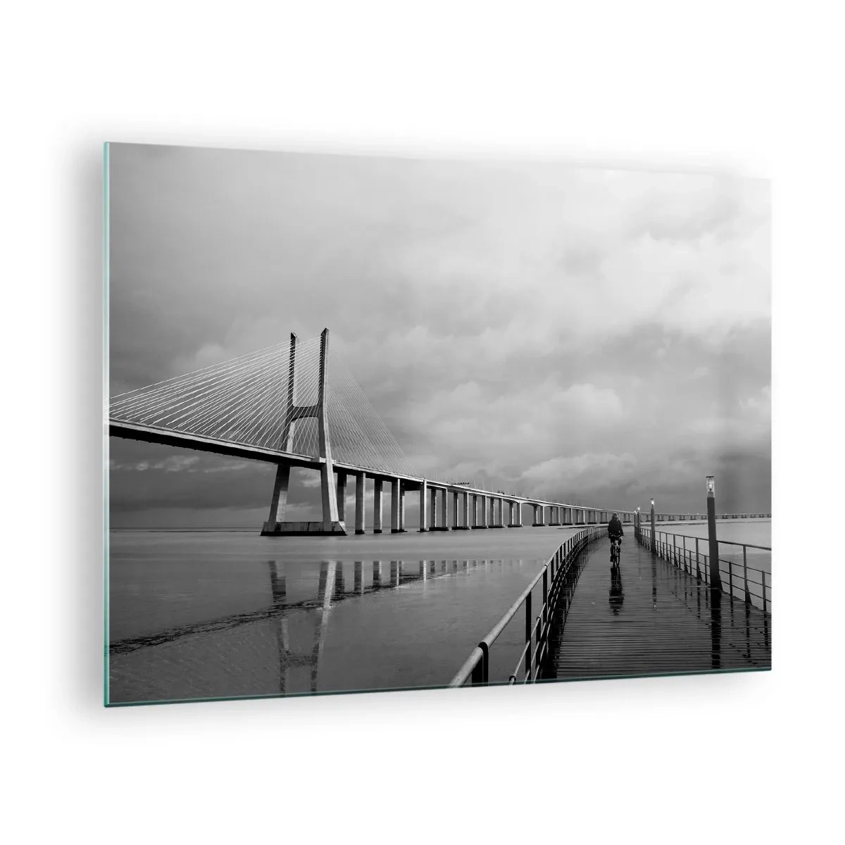 Obraz na skle - Most v monochromatickej krajine s cyklistom - 70x50cm - Každému, čo mu patrí - Moderná nástenná dekorácia do obývacej izby a spálne ARTTOR