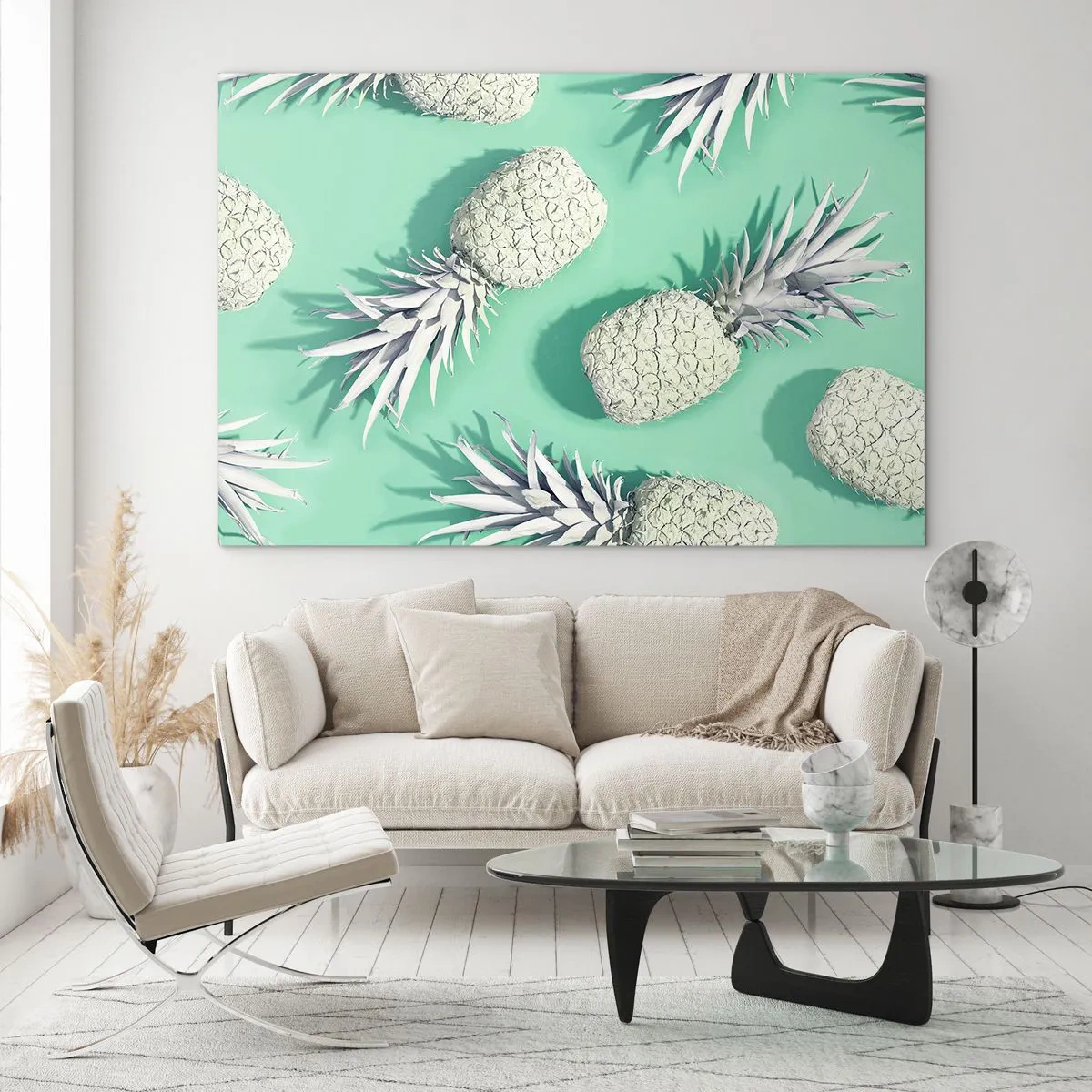 Obraz na skle - Biele ananásy na mätovom pozadí v umeleckej kompozícii - 70x50cm - skvele ladia s mätou - Moderná nástenná dekorácia do obývacej izby a spálne ARTTOR