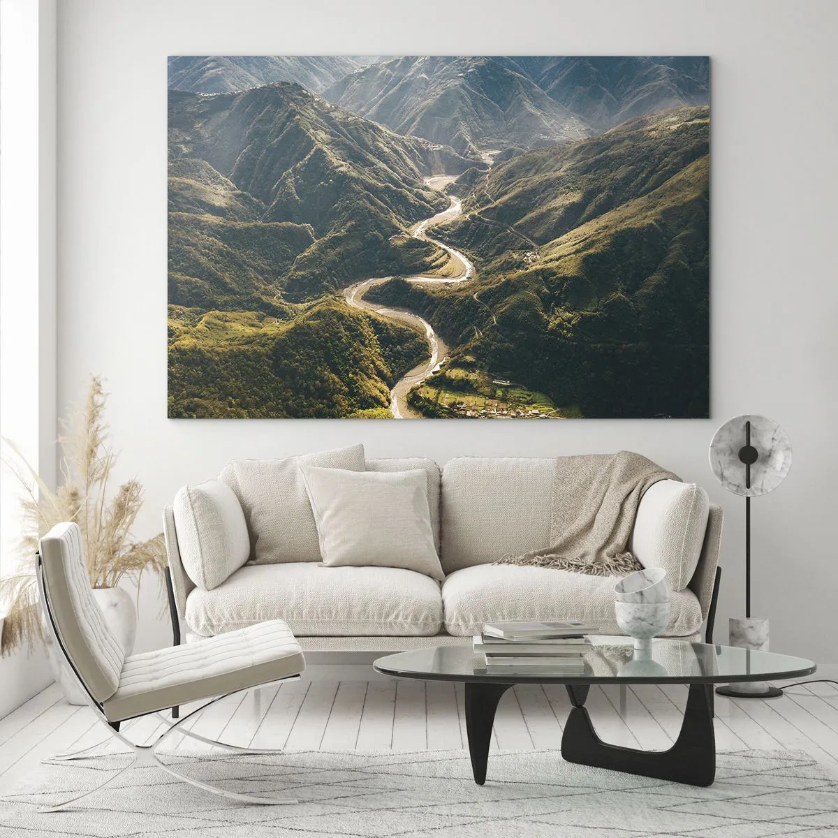 Obraz na skle - Kľukatá cesta vinúca sa cez zelené horské údolia - 70x50cm - Priamo zo srdca hôr - Moderná nástenná dekorácia do obývacej izby a spálne ARTTOR