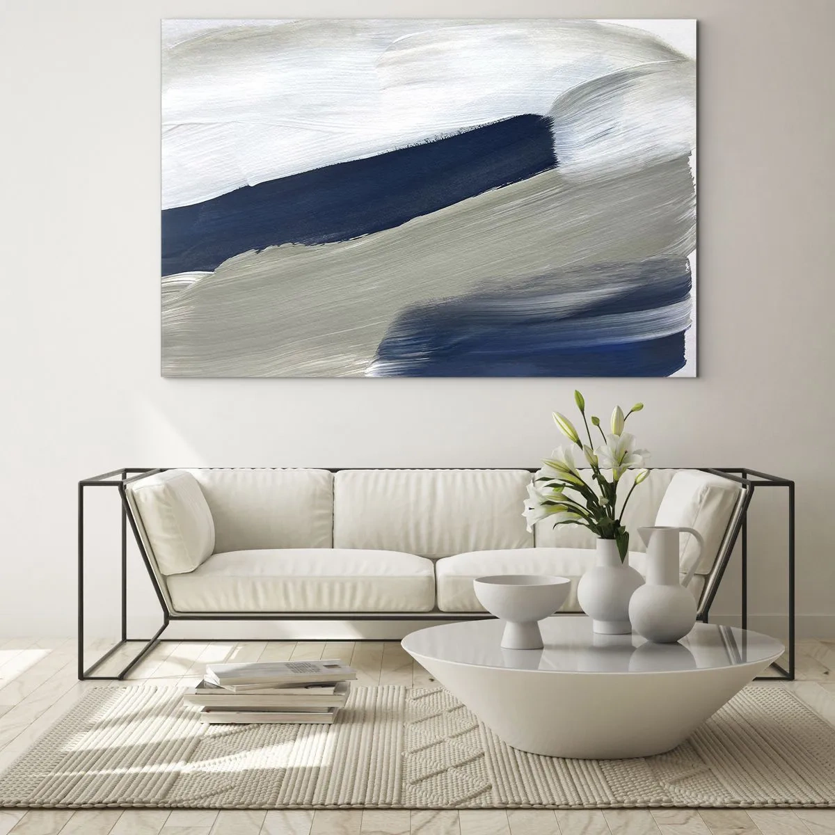 Obraz na skle - Minimalistická abstrakcia s dynamickými ťahmi bielej, námorníckej modrej a sivej. - 70x50cm - Stretnutie s bielou - Moderná nástenná dekorácia do obývacej izby a spálne ARTTOR