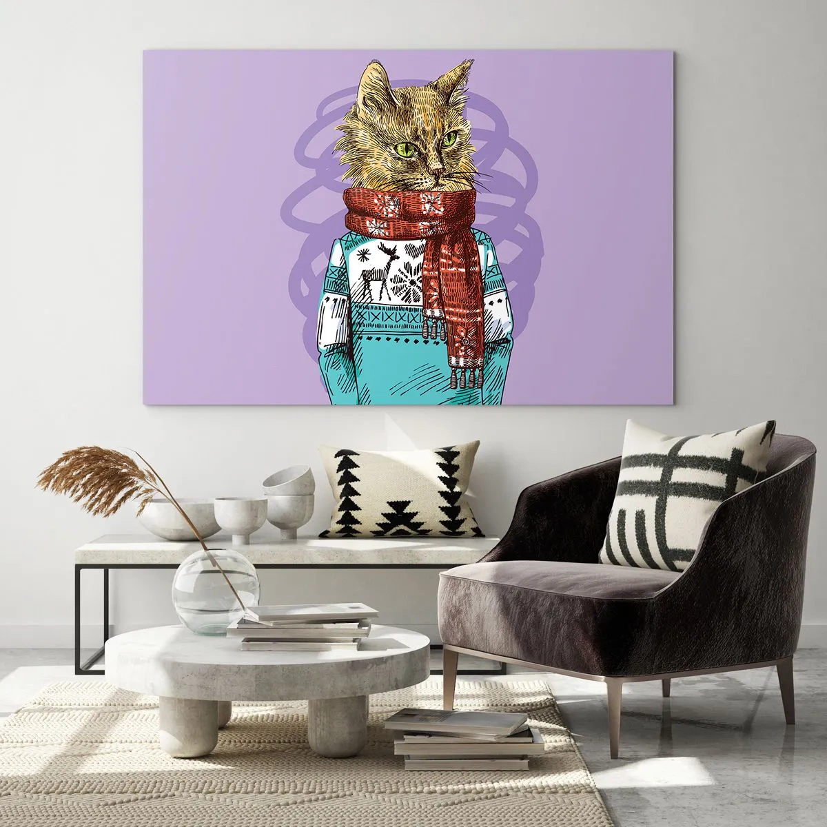 Obraz na skle - Mačka v svetri a šatke na fialovom pozadí - 70x50cm - Mačka nielen v topánkach - Moderná nástenná dekorácia do obývacej izby a spálne ARTTOR