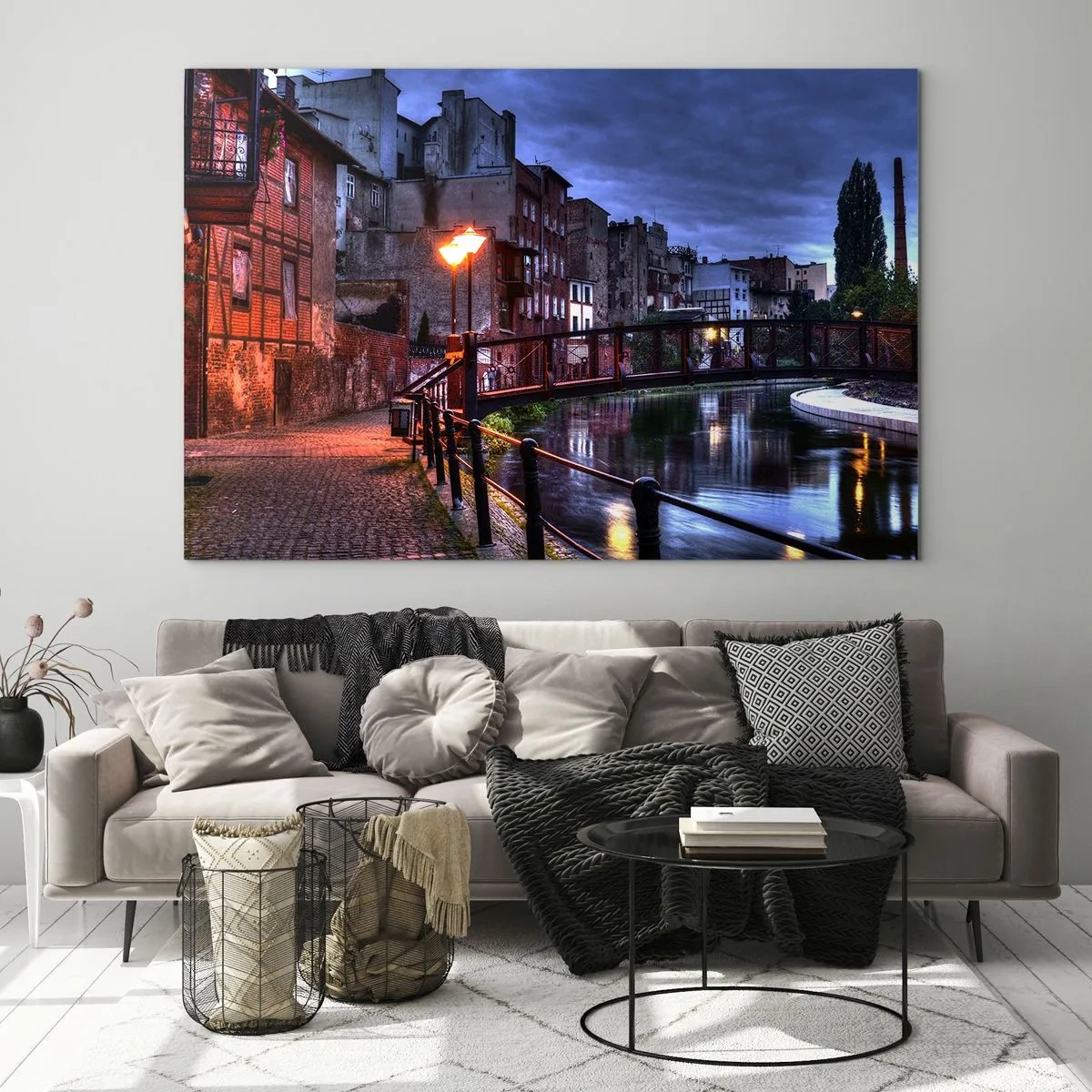 Obraz na skle - Očarujúca ulica pozdĺž kanála s mostom a večerným osvetlením - 70x50cm - Takú Bydgoszcz si nepoznal - Moderná nástenná dekorácia do obývacej izby a spálne ARTTOR
