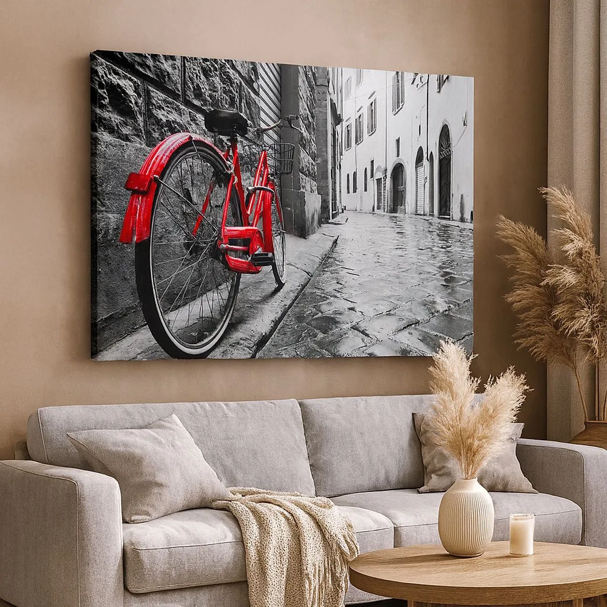 Obraz na plátne - Červený bicykel na čiernobielej ulici - 70x50cm - Skutočná krása nestarne - Moderná nástenná dekorácia do obývacej izby a spálne ARTTOR