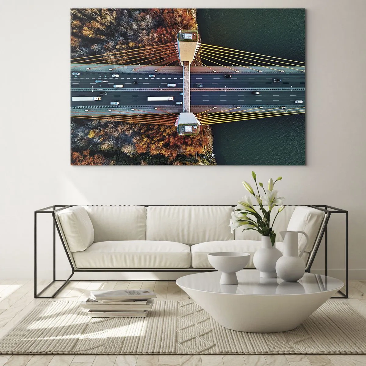 Obraz na skle - Letecký pohľad na most so symetrickým usporiadaním káblov a áut - 70x50cm - Za vodami, za lesmi - Moderná nástenná dekorácia do obývacej izby a spálne ARTTOR