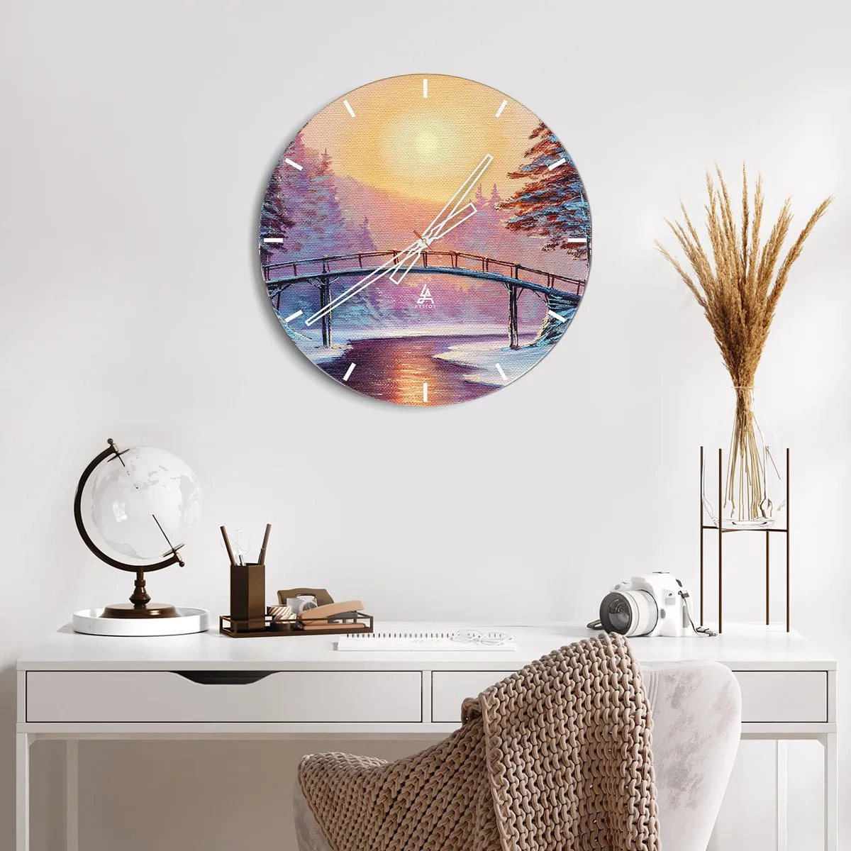 Nástenné hodiny - Most cez rieku pri západe slnka v zimnej krajine - 30x30cm - Štyri ročné obdobia - zima - Moderná nástenná dekorácia do obývacej izby, kuchyne a spálne ARTTOR