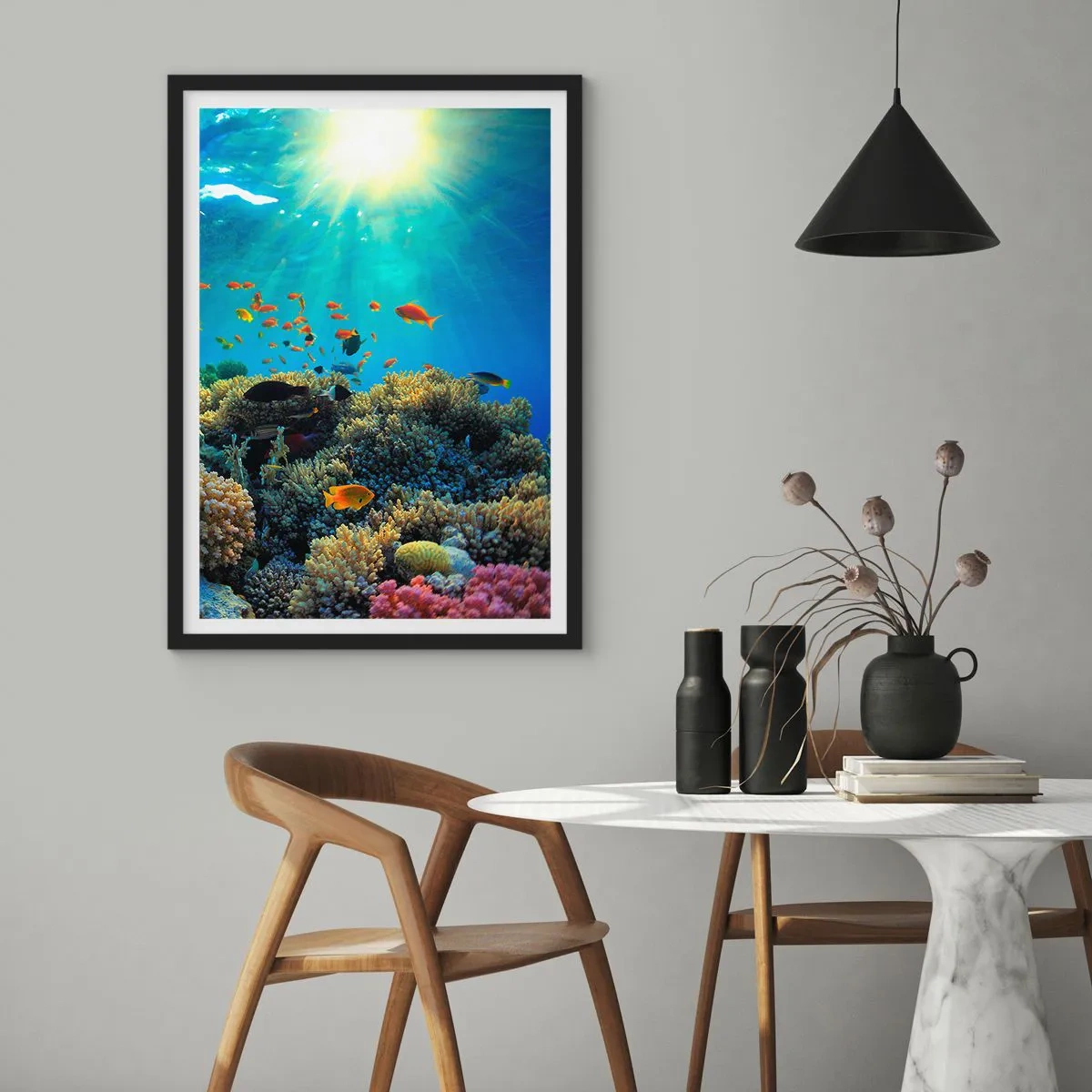 Plagát v čiernom ráme - Podvodná krajina s koralovým útesom a farebnými rybami - 50x70cm - Podvodné poklady - Moderná nástenná dekorácia do obývacej izby a spálne ARTTOR