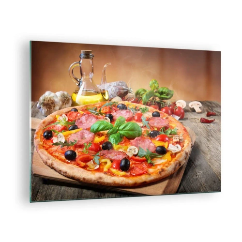 Obraz na skle - Pizza s polevami na drevenom stole s olivovým olejom a korením - 70x50cm - So skutočne talianskou chuťou - Moderná nástenná dekorácia do obývacej izby a spálne ARTTOR
