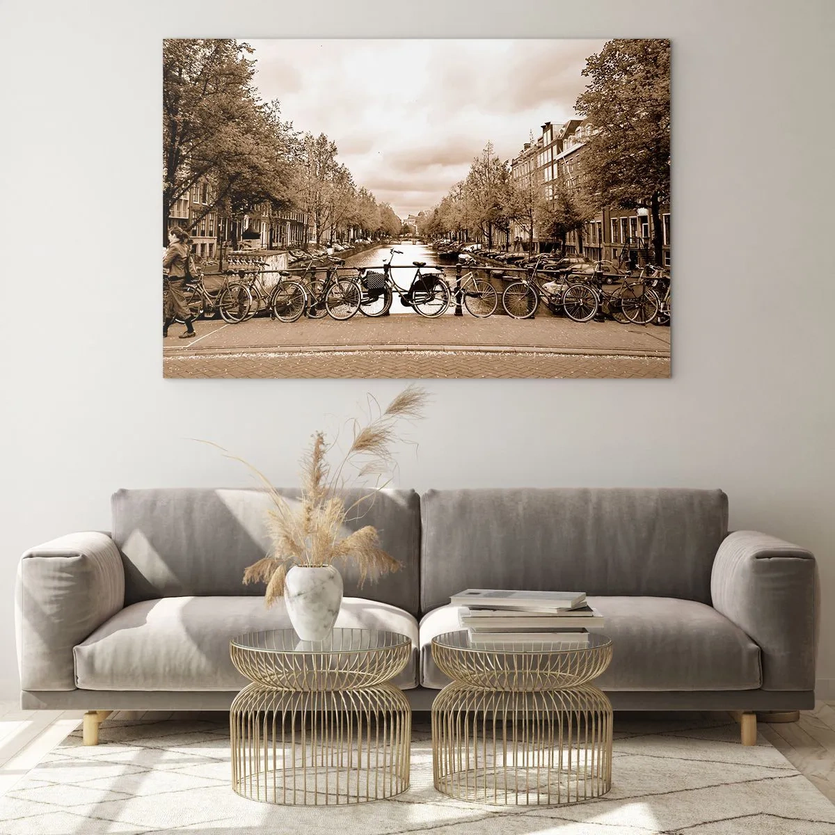 Obraz na skle - Amsterdamský most s retro bicyklami - 70x50cm - Holandská atmosféra - Moderná nástenná dekorácia do obývacej izby a spálne ARTTOR