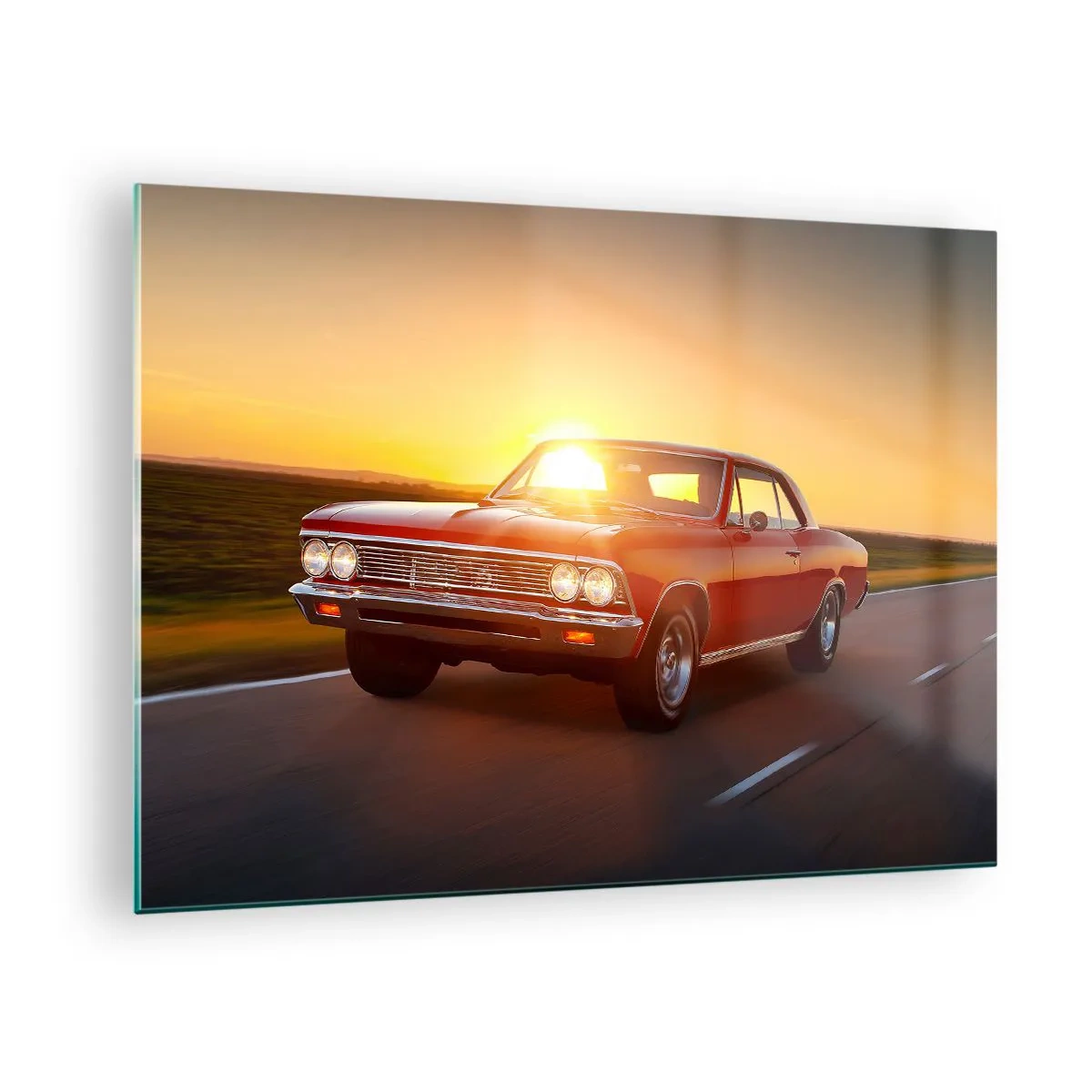 Obraz na skle - Červené klasické auto proti zapadajúcemu slnku - 70x50cm - Túžba má červenú farbu - Moderná nástenná dekorácia do obývacej izby a spálne ARTTOR