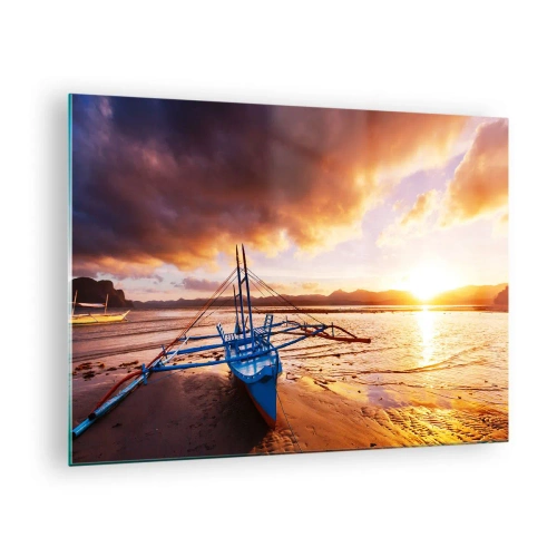 Obraz na skle - Loď na pláži pri západe slnka s dramatickou oblohou - 70x50cm - Po celom dni sa natiahnuť na piesku - Moderná nástenná dekorácia do obývacej izby a spálne ARTTOR