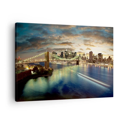 Obraz na plátne - Osvetlený most s mestom v pozadí, so svetlami odrážajúcimi sa vo vode. - 70x50cm - Žiarivý večer nad Manhattanom - Moderná nástenná dekorácia do obývacej izby a spálne ARTTOR