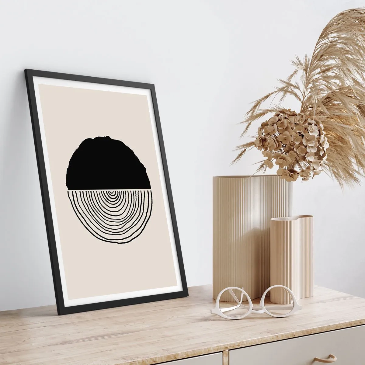 Plagát v čiernom ráme - Minimalistická grafika zobrazujúca prierez dreva - 50x70cm - Pol na pol - Moderná nástenná dekorácia do obývacej izby a spálne ARTTOR