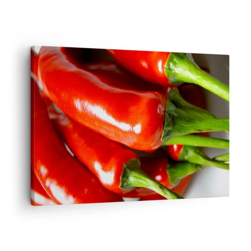 Obraz na plátne - Detailný záber červených chilli papričiek so zelenými stonkami - 70x50cm - Šťavnaté, lesklé, hladké - Moderná nástenná dekorácia do obývacej izby a spálne ARTTOR