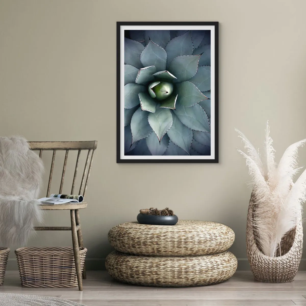 Plagát v čiernom ráme - Detailný záber na symetrické listy sukulentu v odtieňoch zelenej. - 50x70cm - Zvádza a varuje - Moderná nástenná dekorácia do obývacej izby a spálne ARTTOR