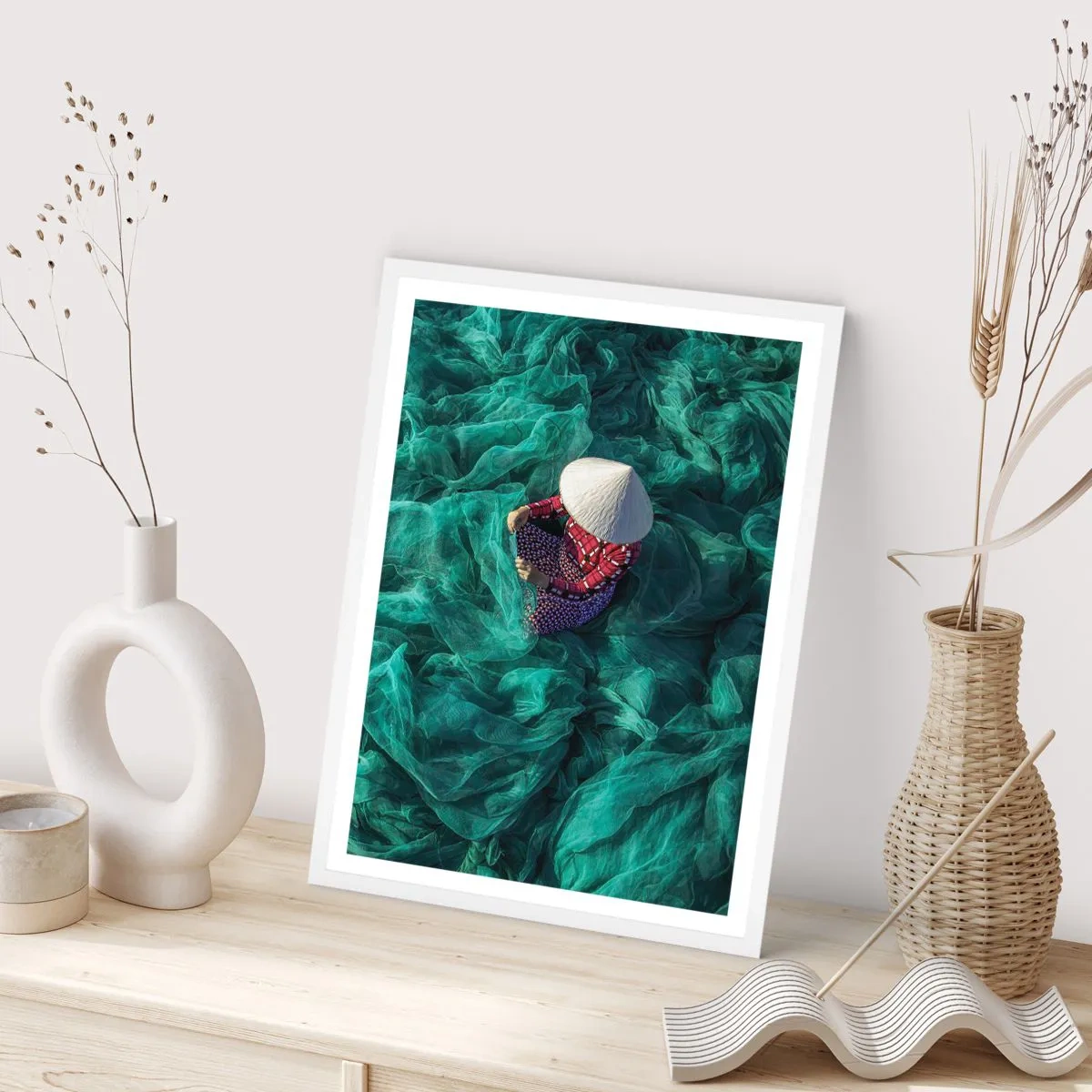 Plagát v bielom ráme - V mori sietí - 50x70 cm