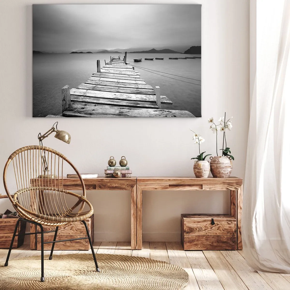 Obraz na plátne - Čiernobiely pohľad na drevené mólo a pokojné jazero. - 70x50cm - Za horami, za morom  - Moderná nástenná dekorácia do obývacej izby a spálne ARTTOR