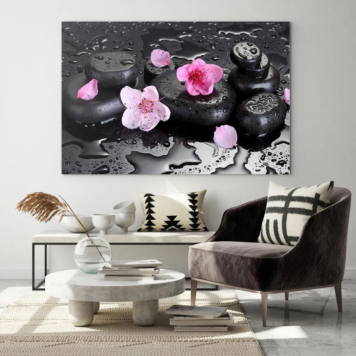 Obraz na skle - kúpeľné kamene s kvetmi na mokrom pozadí - 70x50cm - A kameň spadol zo srdca - Moderná nástenná dekorácia do obývacej izby a spálne ARTTOR