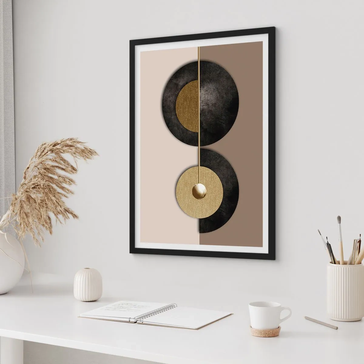 Plagát v čiernom ráme - Moderná abstrakcia s geometrickými zlatými akcentmi - 50x70cm - Variácie okolo kruhu - Moderná nástenná dekorácia do obývacej izby a spálne ARTTOR