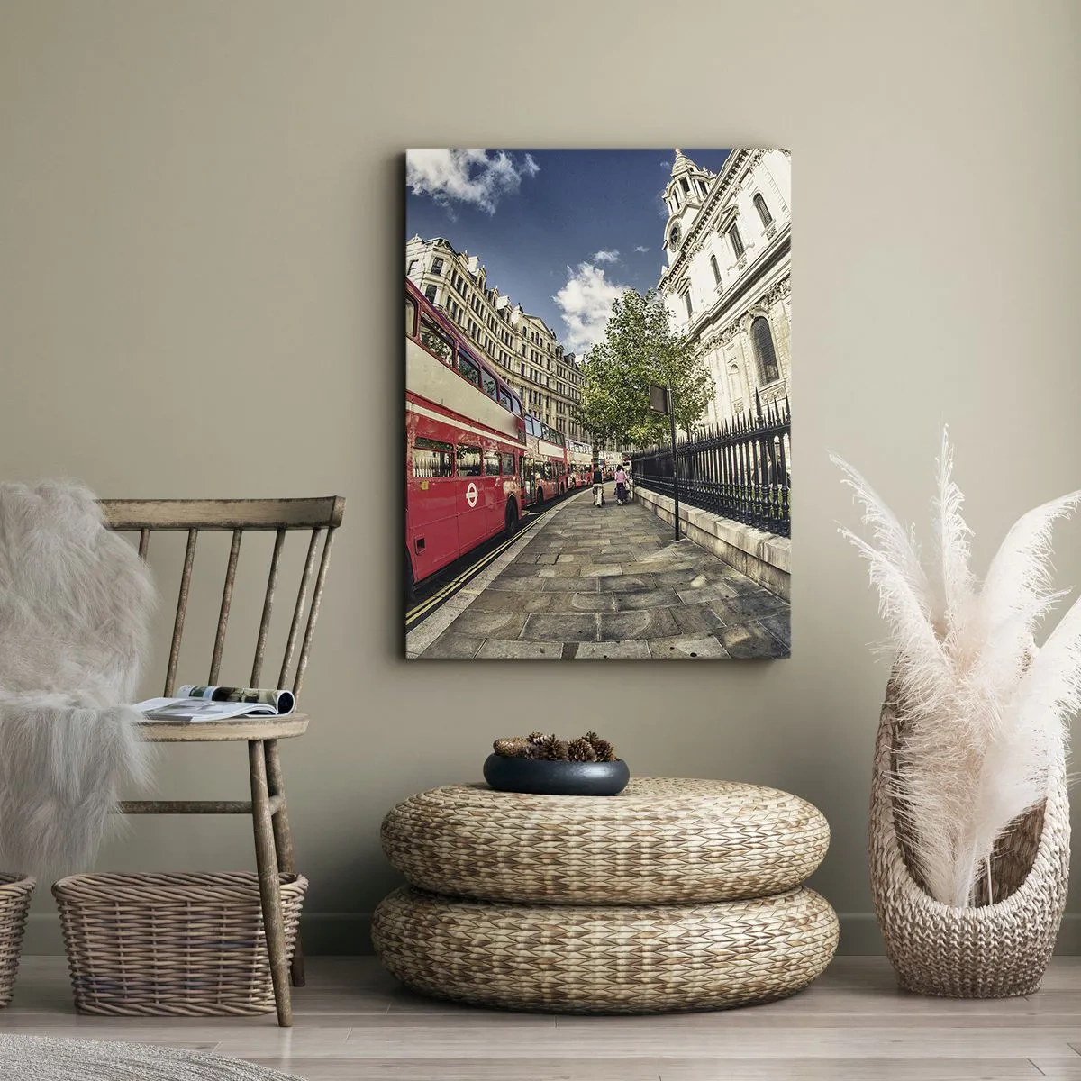 Obraz na plátne - Londýnska ulica v sivej a červenej - 45x80 cm