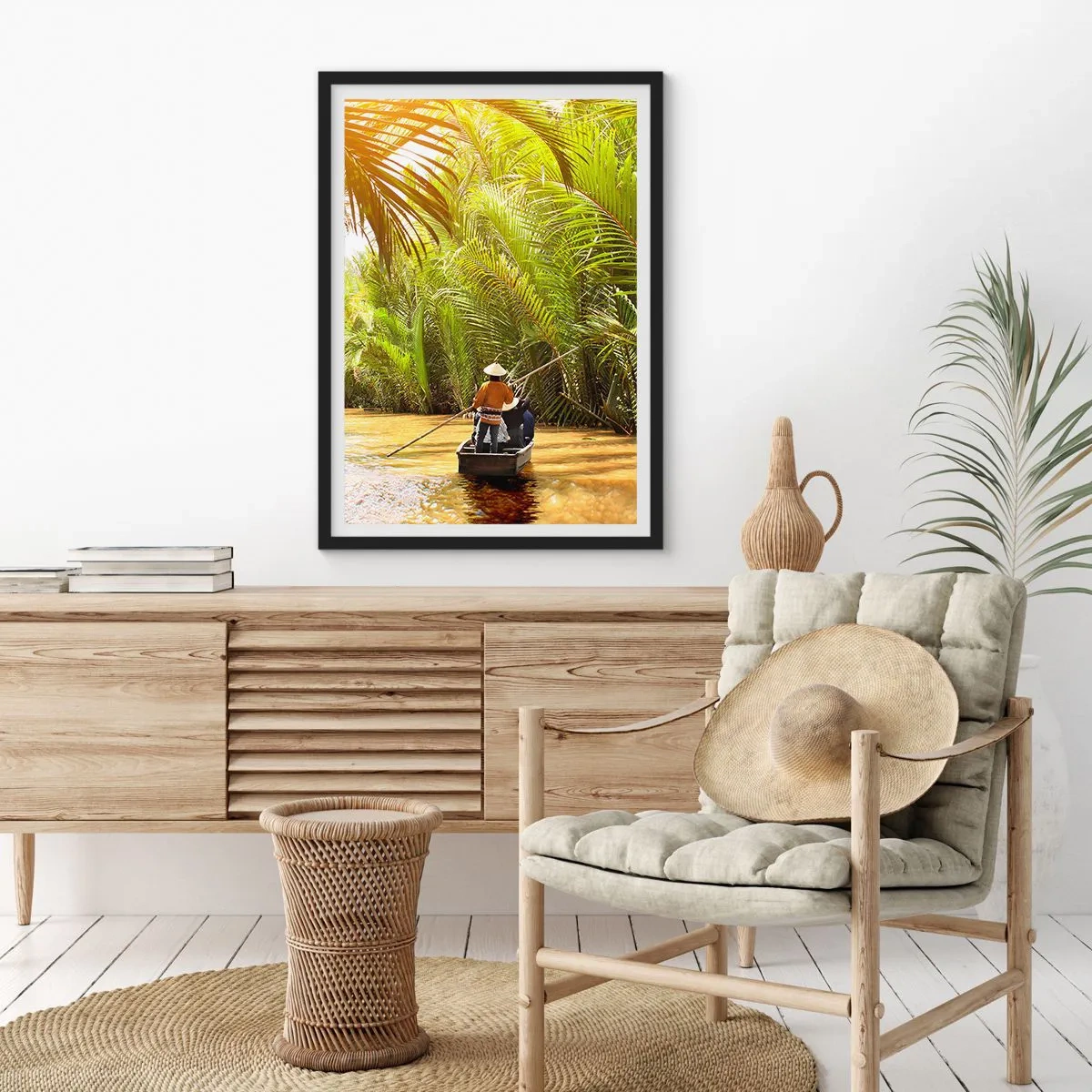Plagát v čiernom ráme - Tradičná loď v tropickom palmovom lese osvetlenom slnkom - 50x70cm - Palmovou roklinou - Moderná nástenná dekorácia do obývacej izby a spálne ARTTOR