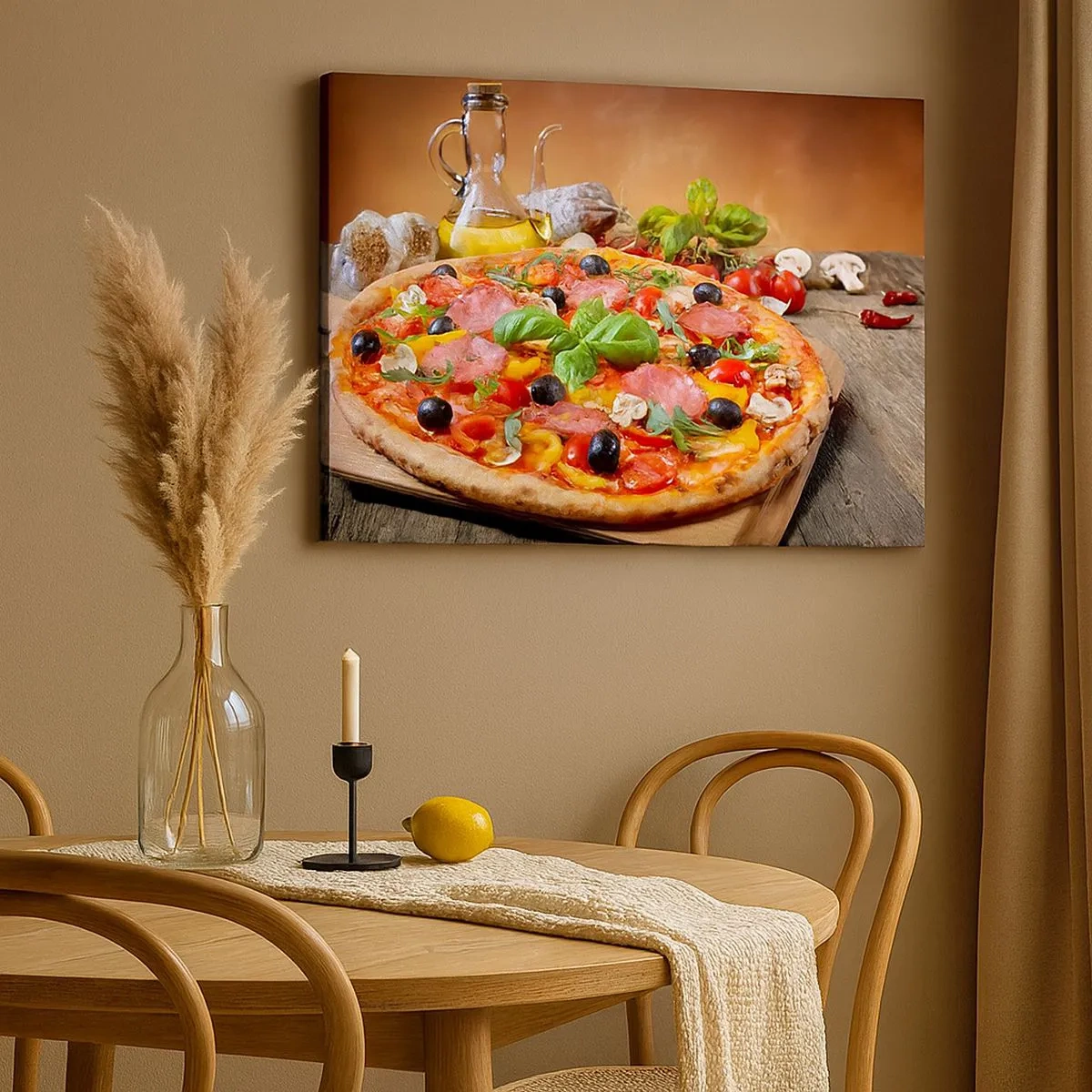Obraz na plátne - Chutná pizza na drevenom stole s polevami - 70x50cm - So skutočne talianskou chuťou - Moderná nástenná dekorácia do obývacej izby a spálne ARTTOR