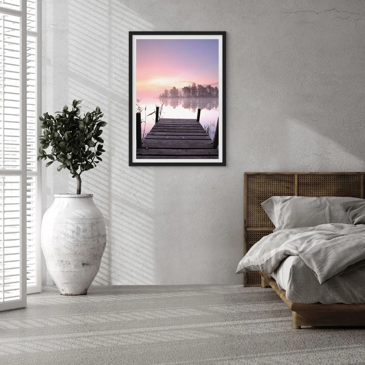 Plagát v čiernom ráme - Ráno mólo pri jazere v pastelových farbách - 50x70cm - Z ľaliovej hmly… - Moderná nástenná dekorácia do obývacej izby a spálne ARTTOR
