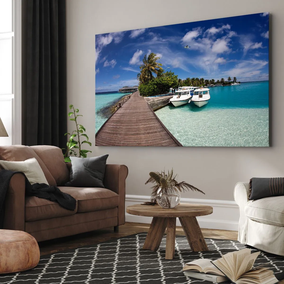 Obraz na plátne - Mólo nad tyrkysovým morom s loďkami a palmami - 70x50cm - A predsa raj existuje - Moderná nástenná dekorácia do obývacej izby a spálne ARTTOR