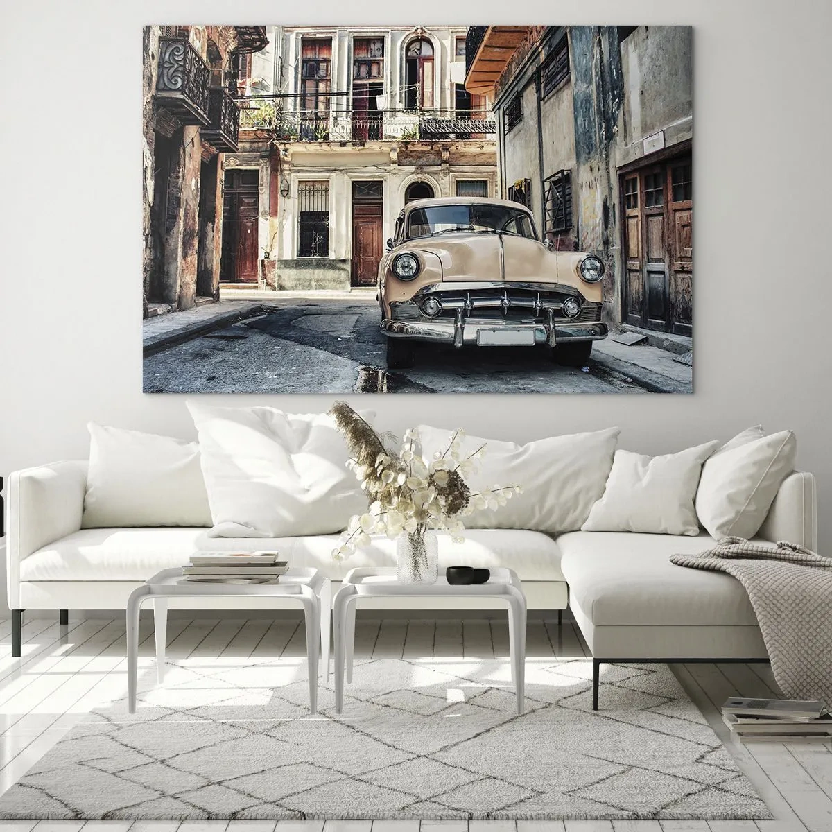 Obraz na skle - Retro auto na ulici starého mesta - 70x50cm - Siesta v Havane - Moderná nástenná dekorácia do obývacej izby a spálne ARTTOR