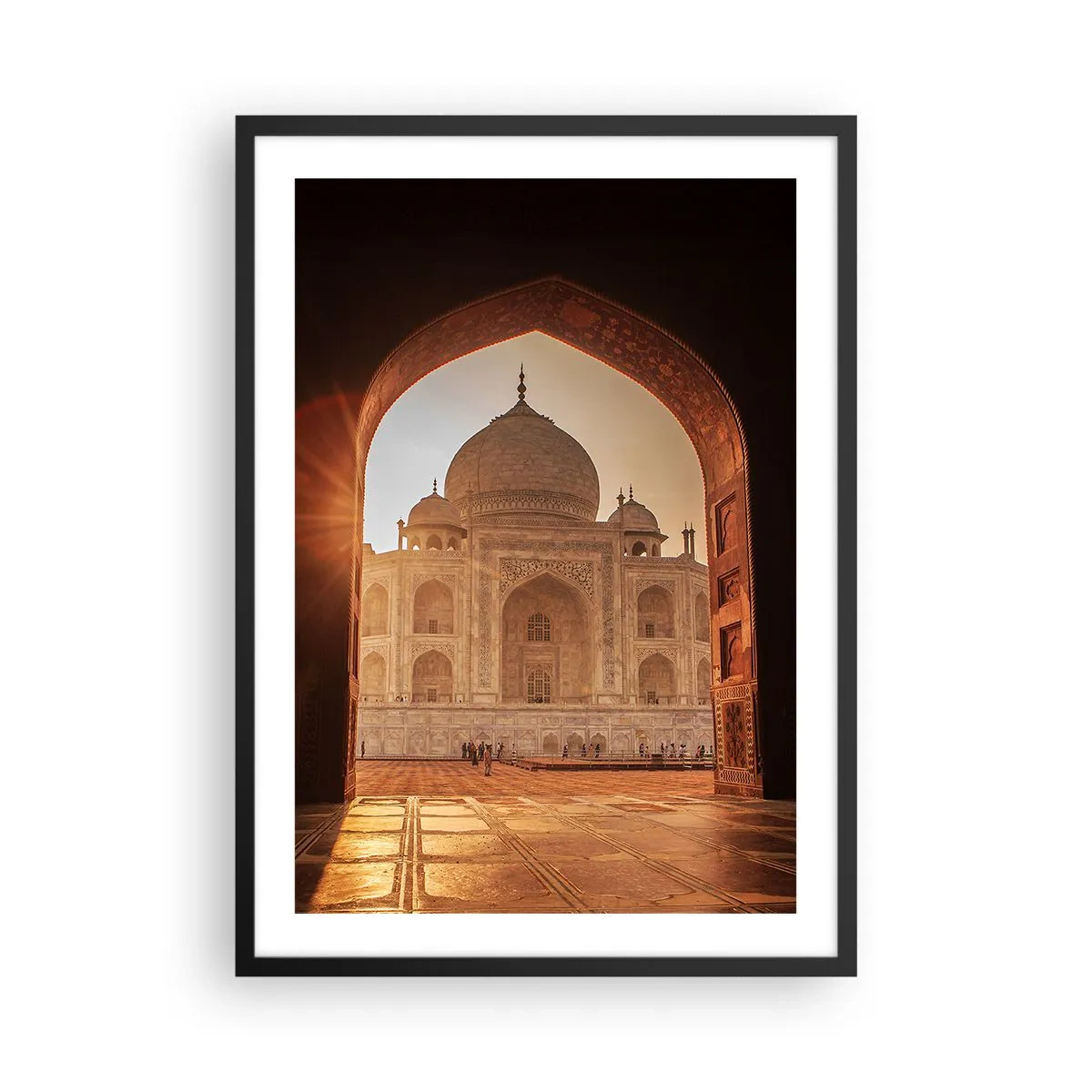 Plagát v čiernom ráme - Monumentálna stavba viditeľná cez zdobený oblúk pri západe slnka - 50x70cm - Pamätník nadpozemskej lásky - Moderná nástenná dekorácia do obývacej izby a spálne ARTTOR