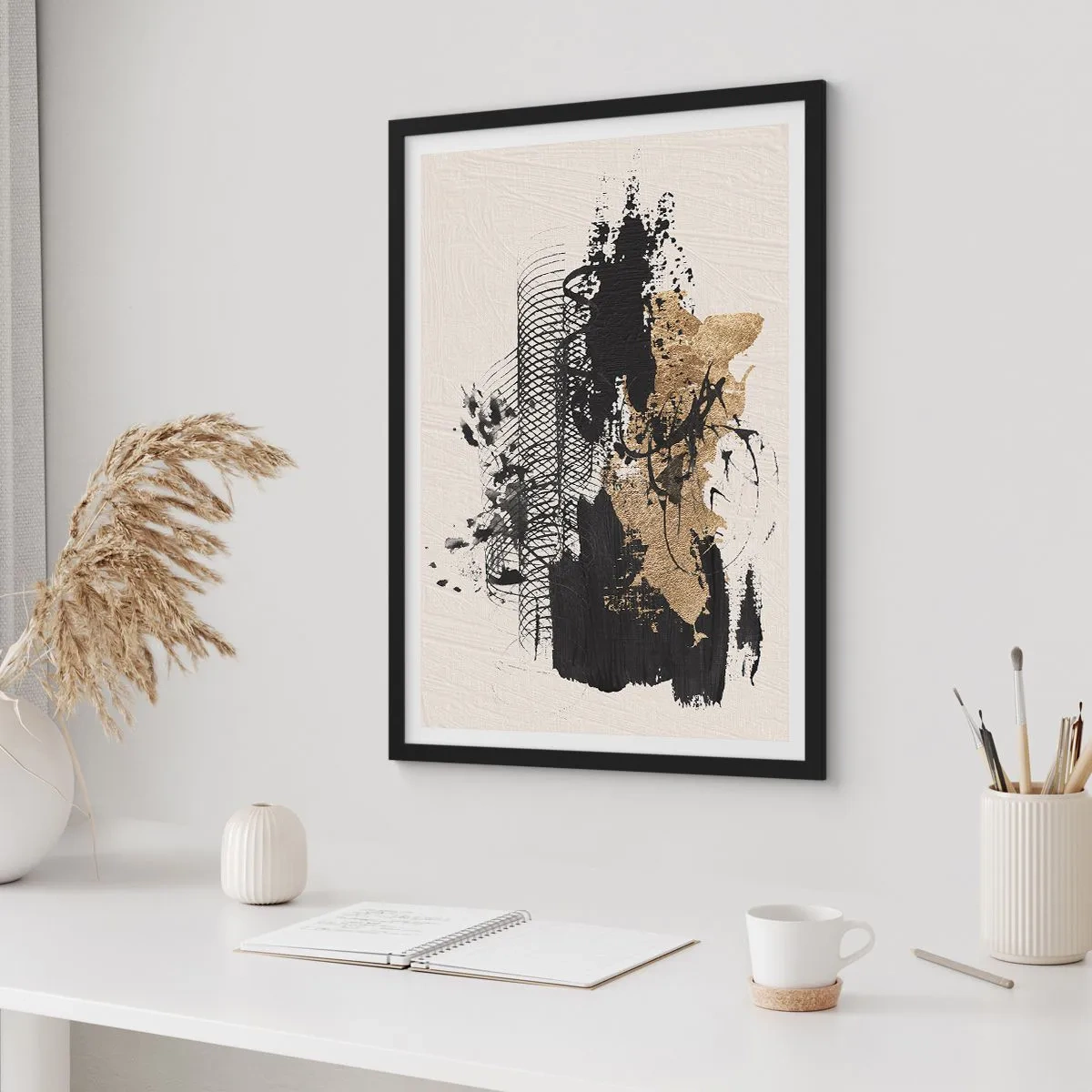 Plagát v čiernom ráme - Abstraktná kompozícia v odtieňoch čiernej a zlatej - 50x70cm - Kompozícia s vášňou - Moderná nástenná dekorácia do obývacej izby a spálne ARTTOR