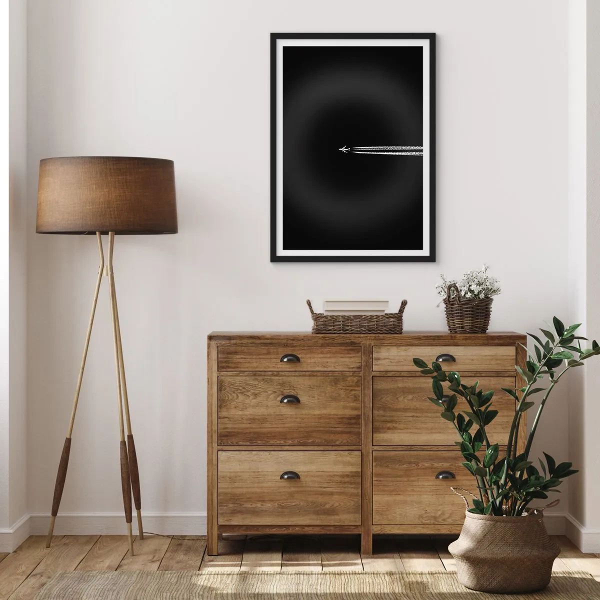Plagát v čiernom ráme - Lietadlo letiace na čiernom pozadí a zanechávajúce za sebou kondenzačné stopy. - 50x70cm - Do inej dimenzie - Moderná nástenná dekorácia do obývacej izby a spálne ARTTOR