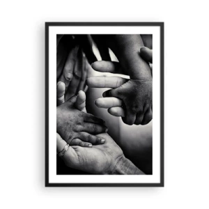 Plagát v čiernom ráme - Čiernobiely motív rúk symbolizujúcich puto - 50x70cm - Byť človekom - Moderná nástenná dekorácia do obývacej izby a spálne ARTTOR
