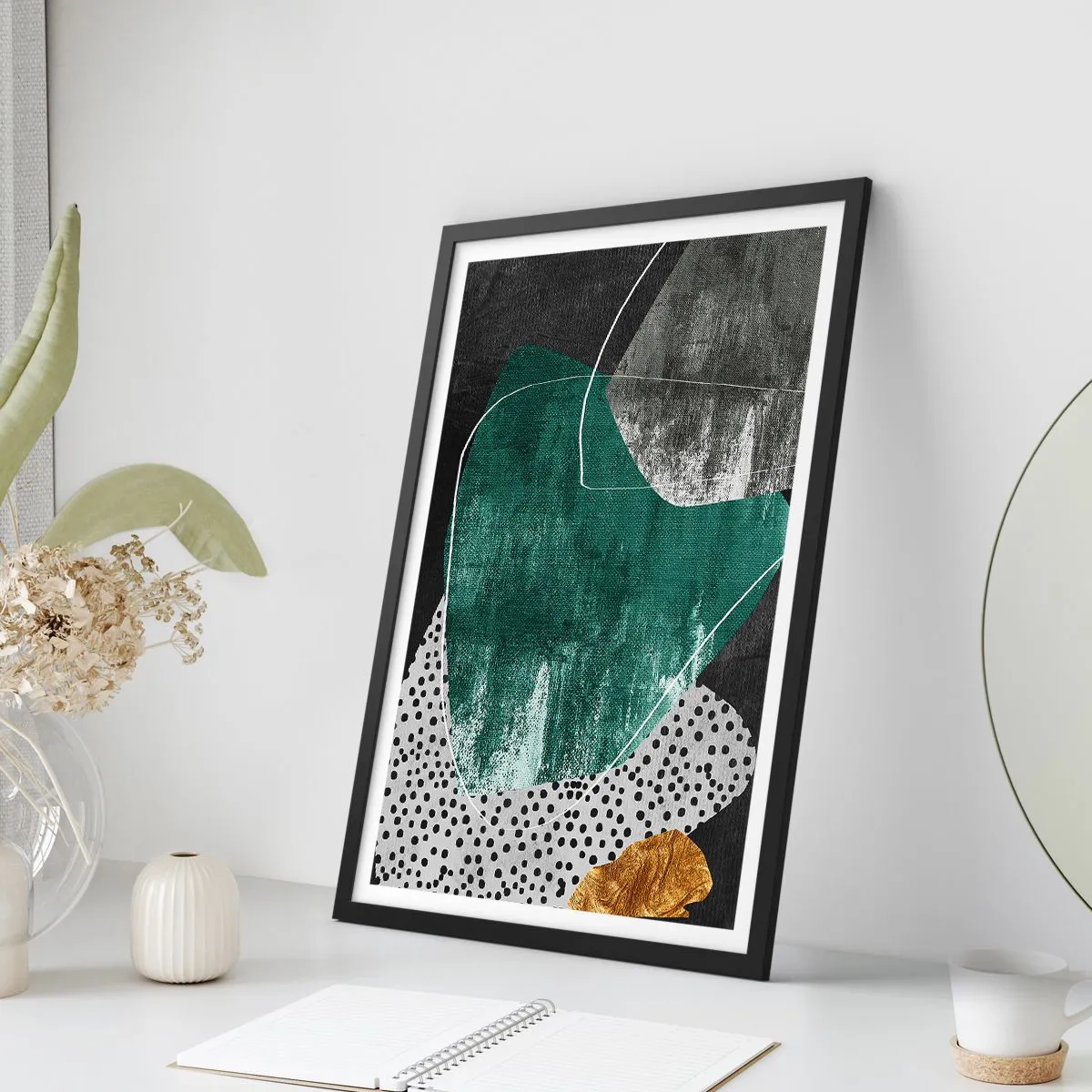 Plagát v čiernom ráme - Abstraktná kompozícia v zelenej a zlatej farbe - 50x70cm - Farebná abstrakcia so zlatou vločkou - Moderná nástenná dekorácia do obývacej izby a spálne ARTTOR