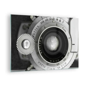 Obraz na skle - Detailný záber starého fotoaparátu, plný nostalgie a vintage atmosféry. - 70x50cm - Príbeh o Hollywoode - Moderná nástenná dekorácia do obývacej izby a spálne ARTTOR