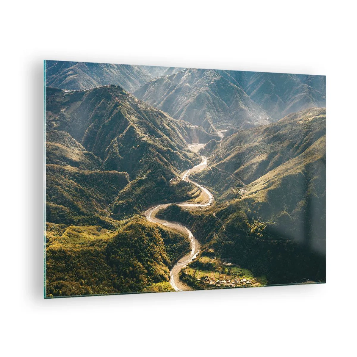 Obraz na skle - Kľukatá cesta vinúca sa cez zelené horské údolia - 70x50cm - Priamo zo srdca hôr - Moderná nástenná dekorácia do obývacej izby a spálne ARTTOR