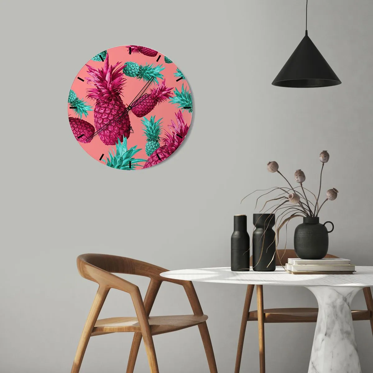 Nástenné hodiny - Ružové a zelené ananásy na pastelovo ružovom pozadí - 30x30cm - Sloboda je sladká - Moderná nástenná dekorácia do obývacej izby, kuchyne a spálne ARTTOR