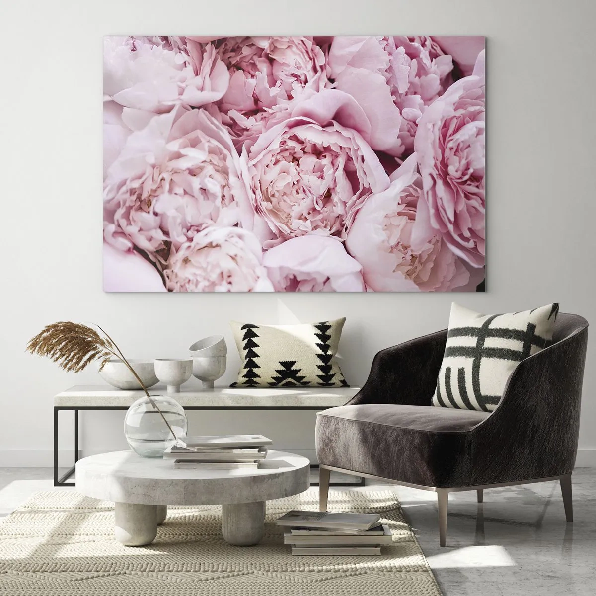 Obraz na skle - Detailný záber na kyticu svetloružových pivoniek - 70x50cm - Pritúlené a voňavé - Moderná nástenná dekorácia do obývacej izby a spálne ARTTOR