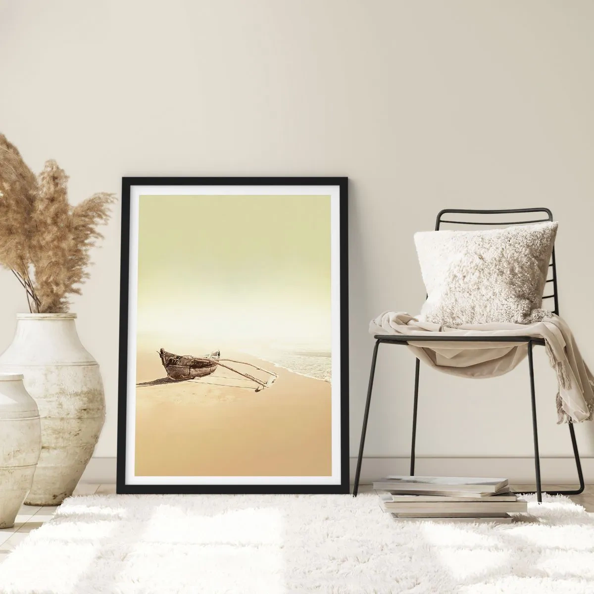 Plagát v čiernom ráme - Osamelá drevená loď na prázdnej pláži v pastelových farbách. - 50x70cm - Spomienka na južné more - Moderná nástenná dekorácia do obývacej izby a spálne ARTTOR