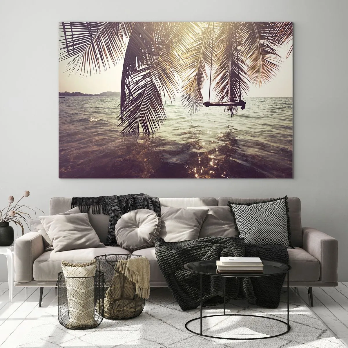 Obraz na skle - Pláž s palmami a hojdačkou nad pokojným morom - 70x50cm - Hojdať sa ľubovoľne v oblakoch - Moderná nástenná dekorácia do obývacej izby a spálne ARTTOR