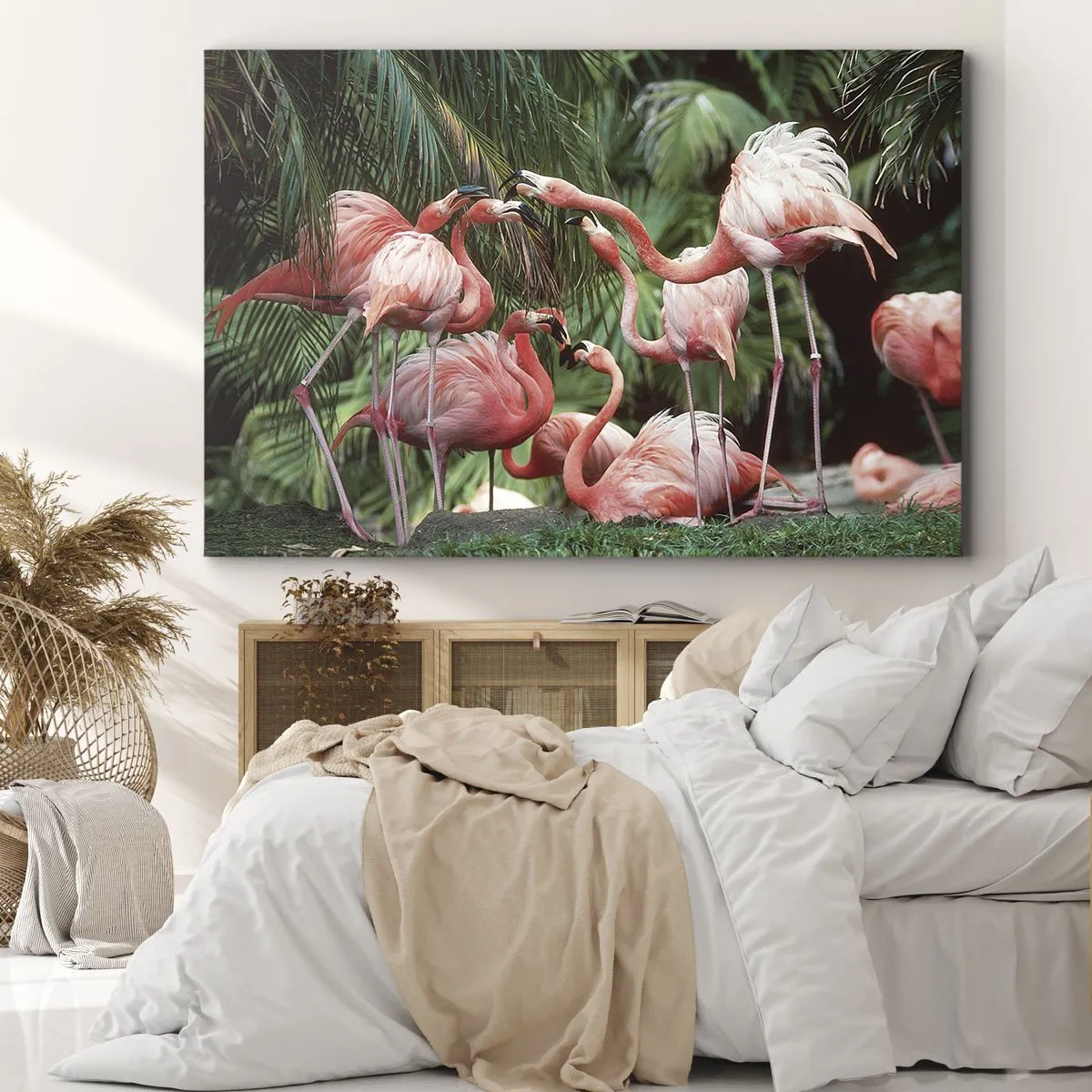 Obraz na plátne - Skupina plameniakov v tropickom prostredí obklopená palmami - 70x50cm - Popoludňajšie klebety - Moderná nástenná dekorácia do obývacej izby a spálne ARTTOR