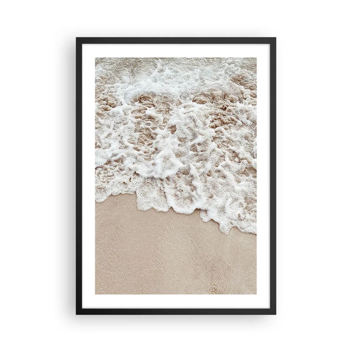 Plagát v čiernom ráme - Jemné vlny narážajúce na piesok pláže - 50x70cm - Hneď sa vrátim - Moderná nástenná dekorácia do obývacej izby a spálne ARTTOR