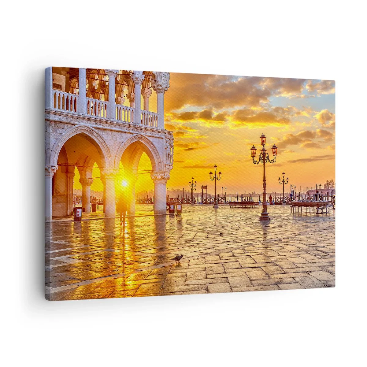 Obraz na plátne - Zlatý západ slnka na námestí s arkádami a lampami - 70x50cm - Kde sú všetci? - Moderná nástenná dekorácia do obývacej izby a spálne ARTTOR