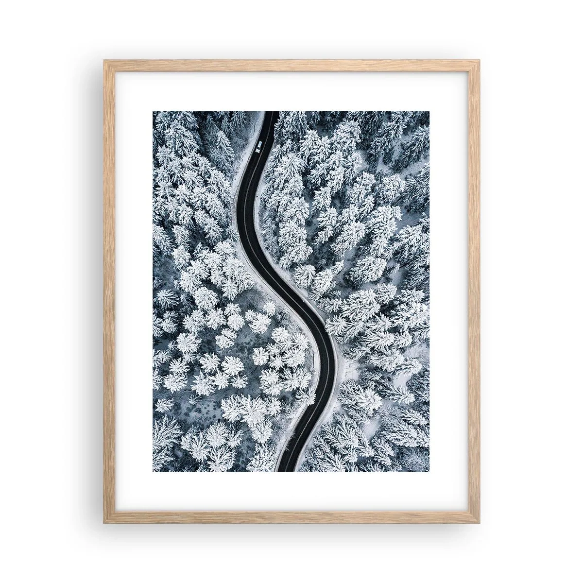 Plagát v ráme zo svetlého duba - Zimným lesom - 40x50 cm