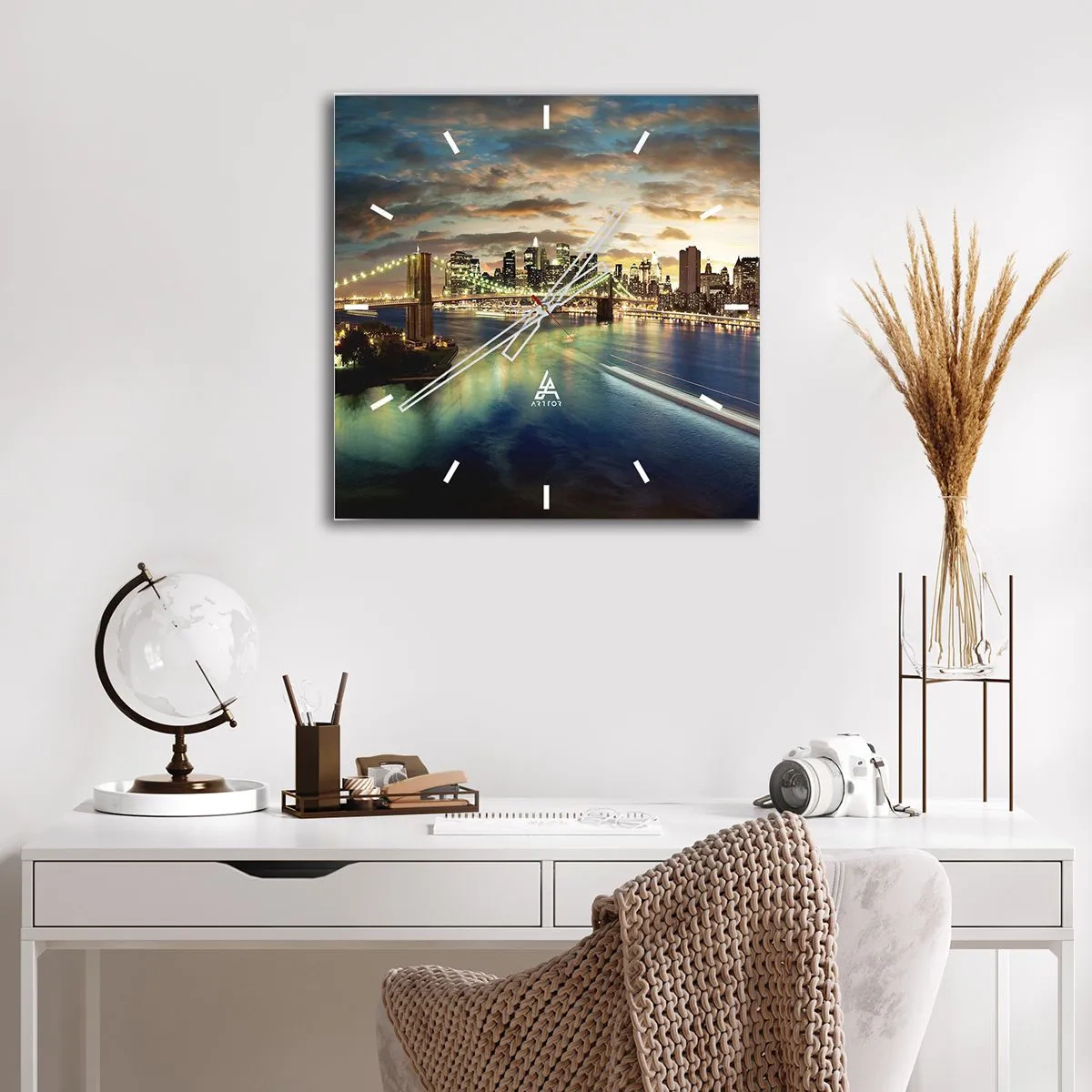 Nástenné hodiny - Žiarivý večer nad Manhattanom - 40x40 cm