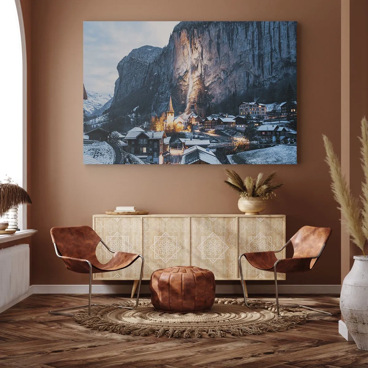 Obraz na plátne - Malebná zimná dedinka obklopená horami - 70x50cm - Svetlý duch zimy - Moderná nástenná dekorácia do obývacej izby a spálne ARTTOR