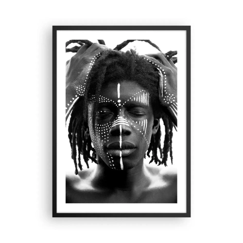 Plagát v čiernom ráme - Muž s bielymi maľbami na tvári a rukách - 50x70cm - Kde si? - Moderná nástenná dekorácia do obývacej izby a spálne ARTTOR