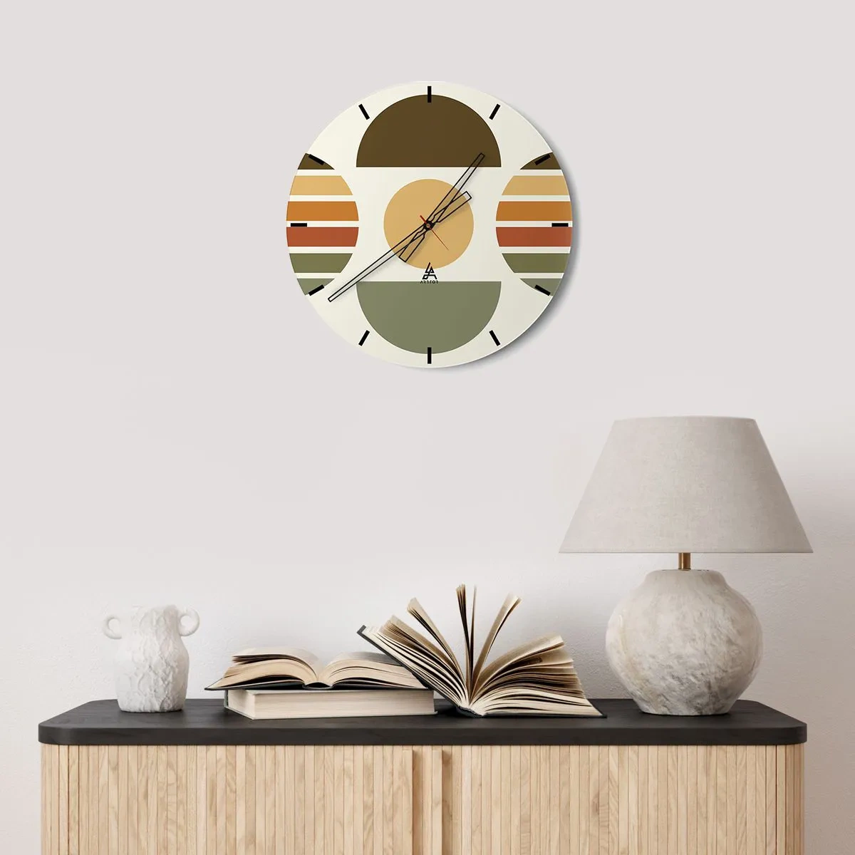 Nástenné hodiny - Geometrické polkruhy a pruhy v zemitých tónoch na svetlom pozadí - 30x30cm - Vo farbách zeme - Moderná nástenná dekorácia do obývacej izby, kuchyne a spálne ARTTOR