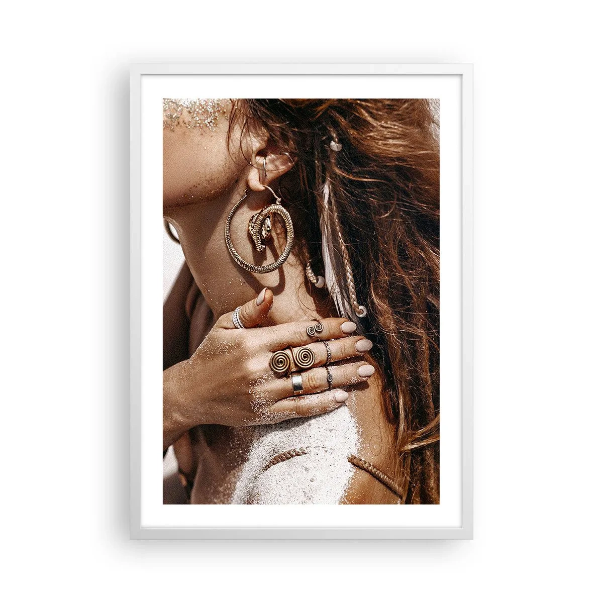 Plagát v bielom ráme - Kráľovná divokej pláže - 50x70 cm