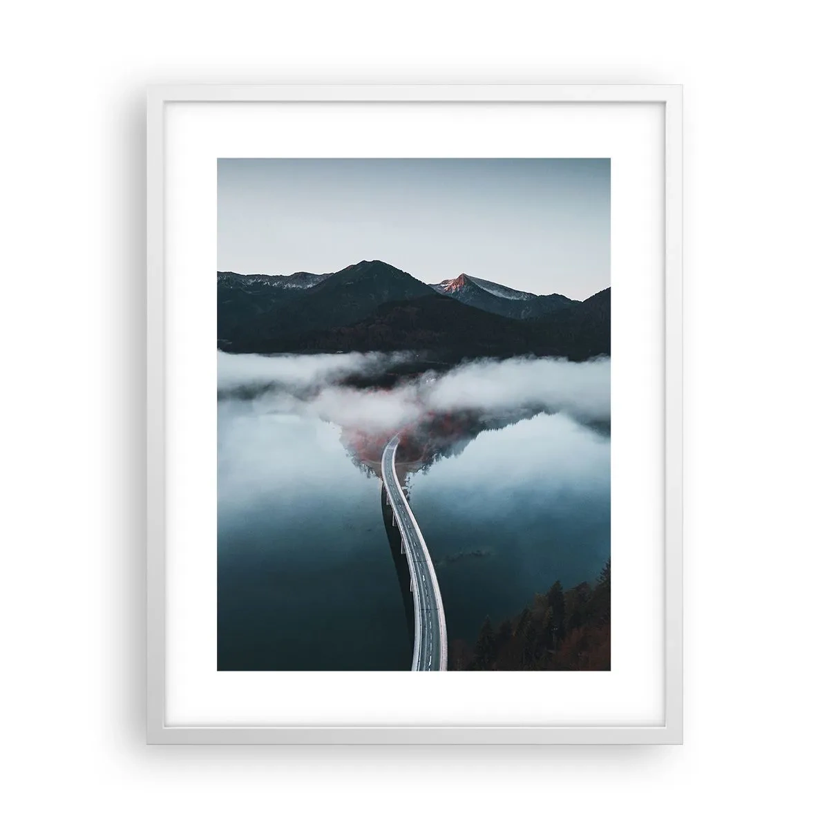 Plagát v bielom ráme - Pri vode hladkej ako zrkadlo - 40x50 cm